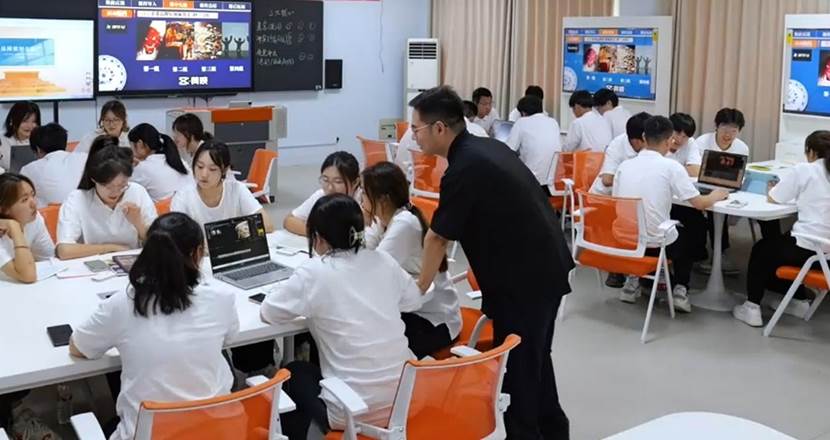 人们在桌子边
AI 生成的内容可能不正确。