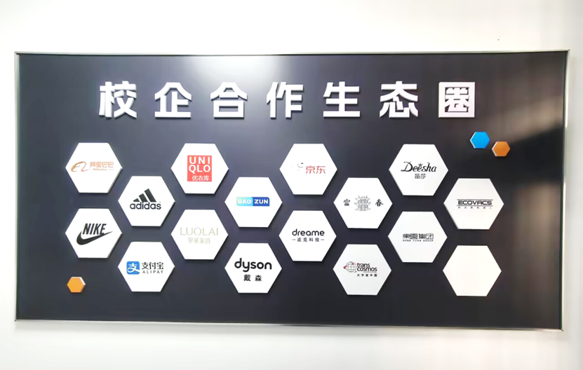 图片包含 物体, 蜂窝, 游戏机, 男人
AI 生成的内容可能不正确。