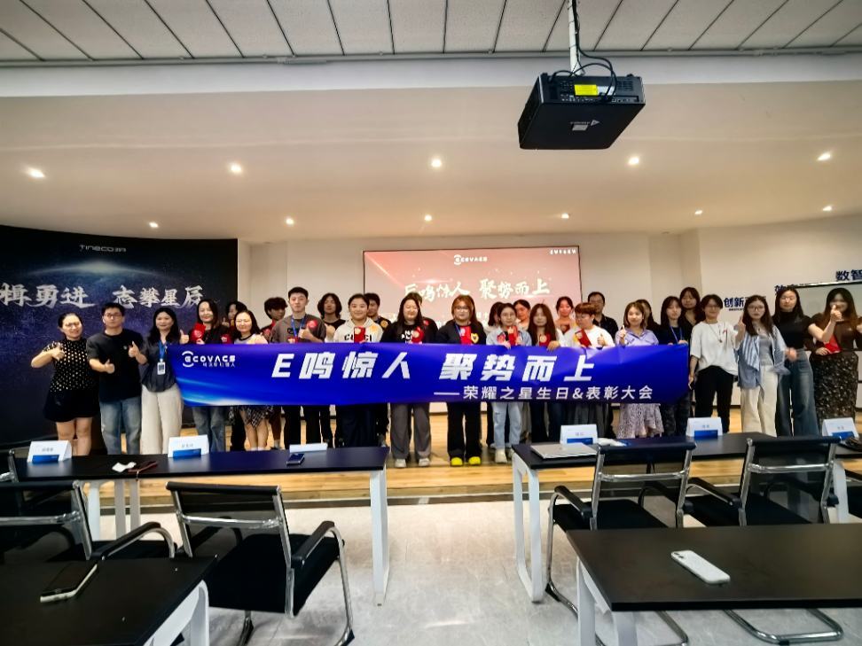 会议室里的人们
AI 生成的内容可能不正确。