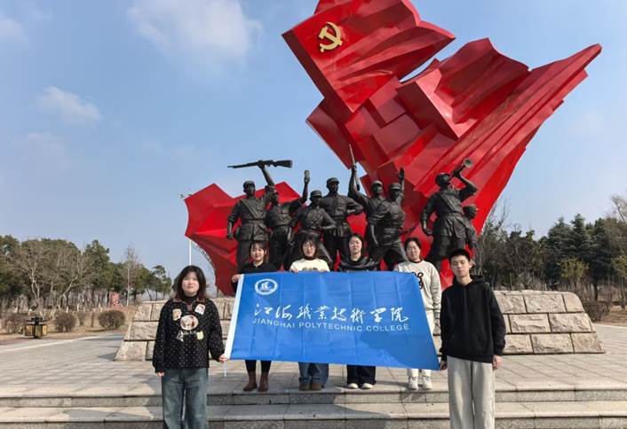 图片包含 户外, 风筝, 人, 站
AI 生成的内容可能不正确。