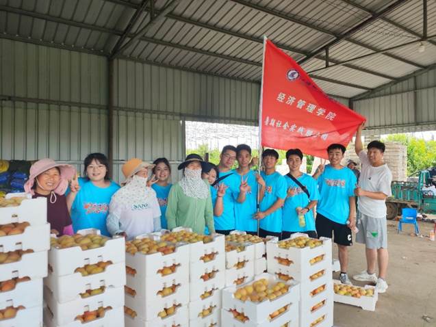 一群人站在一起
AI 生成的内容可能不正确。